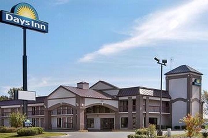 Days Inn by Wyndham Oak Grove/Ft. Campbell photo collage
