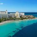 Exterior of Dreams Sands Cancun Resort & Spa - All Inclusive