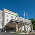 Exterior of Holiday Inn Express & Suites Charlotte Airport An Ihg Hotel
