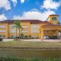 Exterior of La Quinta Inn & Suites by Wyndham Pearland Houston South