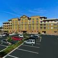 Exterior of Oxford Suites Paso Robles