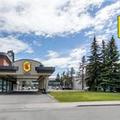 Exterior of Super 8 by Wyndham Macleod Trail Calgary