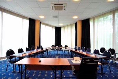 Photo of meeting room1