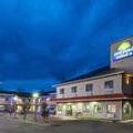 Photo of Days Inn & Suites by Wyndham Madisonville