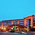 Exterior of Holiday Inn Chicago Nw Crystal Lake