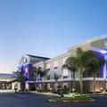 Exterior of Holiday Inn Express & Suites Chowchilla - Yosemite Park Area, an