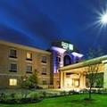 Image of Holiday Inn Express & Suites Mansfield