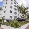 Exterior of Hotel Croydon Miami Beach