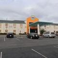 Exterior of Howard Johnson by Wyndham Tifton