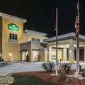 Exterior of La Quinta Inn & Suites by Wyndham Knoxville Papermill