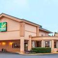 Exterior of Quality Inn & Suites at Coos Bay