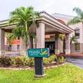 Exterior of Quality Suites Fort Myers - I-75