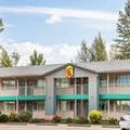 Exterior of Super 8 by Wyndham Quesnel Bc