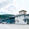 Exterior of Super 8 by Wyndham Sicamous