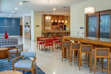 Hampton Inn by Hilton Guadalajara / Expo