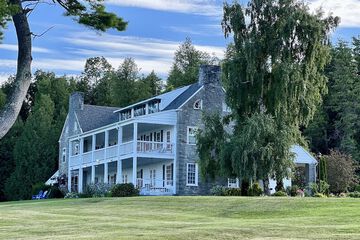 Valcour Inn & Boathouse