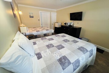 Dolans Inn & Suites