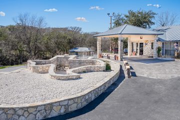 River Oak Inn