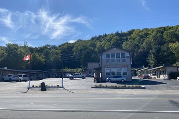 Silver Maple Motel