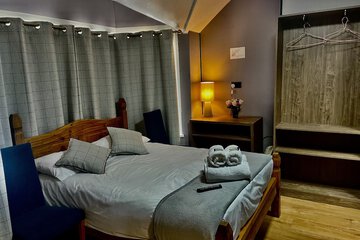 Hollybush Guest House