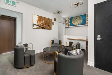 Plush Hotel