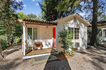 Rouge Cobb Mountain Hotel - Cabin 3