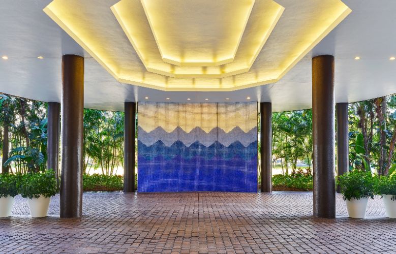 THE WESTSHORE GRAND - Tampa FL 4860 West Kennedy 33609